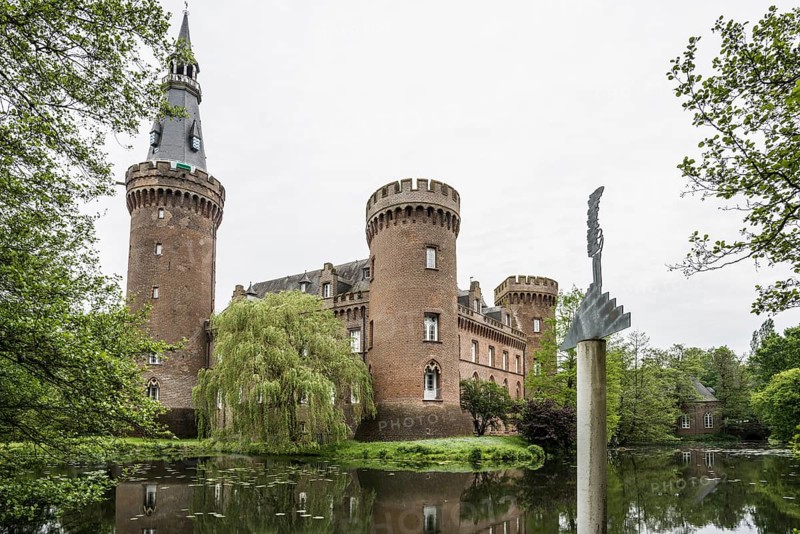 Schloss Moyland, moated castle, museum of modern art, Bedburg-Hau, Lower Rhine, North Rhine-Westphalia, Germany, Europe