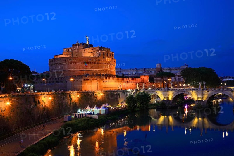 Castel Sant'Angelo, Mausoleo di Adriano, Mausoleum for the Roman Emperor Hadrian, Castel Sant'Angelo, and the Bridge of Angels, Ponte Sant'Angelo, Rome, Italy, Europe