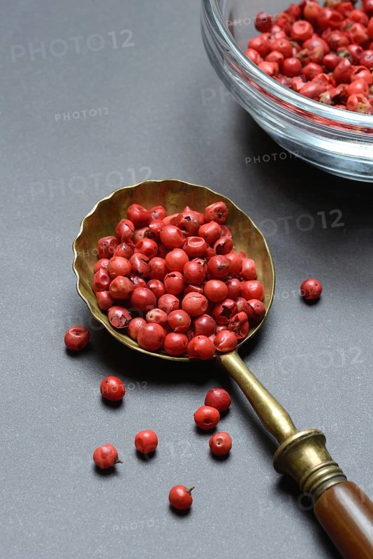 Pink Pepper berries, Red Pepper in spoon, Schinus berries