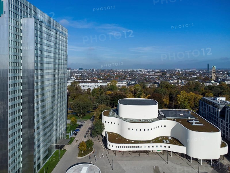 Gustaf-Gründgens-Platz mit Schauspielhaus, Dreischeibenhaus, Drohnenaufnahme, Düsseldorf, NRW, Deutschland