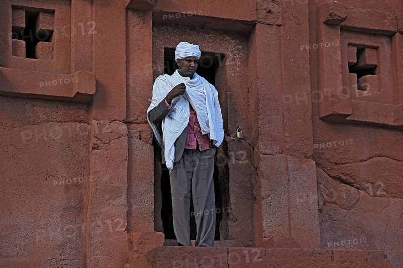 Lalibela, eastern group of rock-hewn churches, pilgrims at the entrance to the Bete Abba Lebanon, Abba Lebanon Church, House of Father Lebanon, Ethiopia, Africa