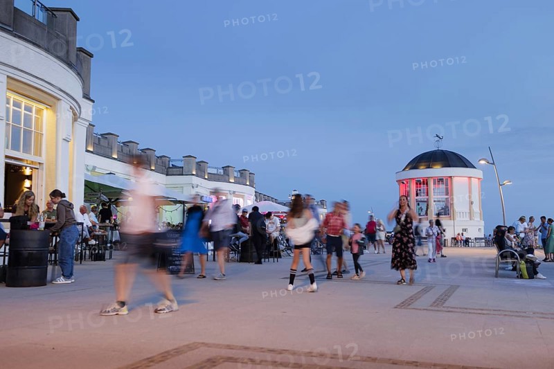 Tourists on the promenade on the beach on the island of Borkum, 19.07.2024
