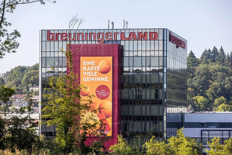 Breuningerland department stores', Sindelfingen. Breuninger, based in Stuttgart, is positioned in the upmarket segment with a focus on textiles. The 13 department stores, real estate and the online shop are to be put up for sale. Sindelfingen, Baden-Württemberg, Germany, Europe