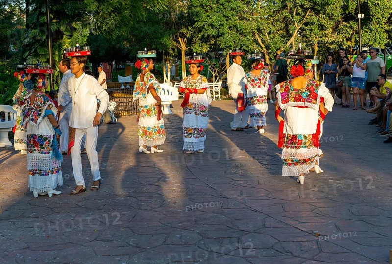 Folk dancers with drink trays balanced on their heads, Francisco Cantón Rosado Park, Valladolid, Yucatan, Mexico, Central America