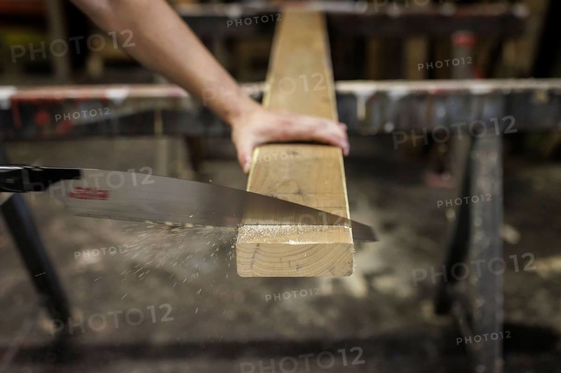 A man sawing wood with a Japanese handsaw, Kariwaku 333, Berlin, 14.08.2024