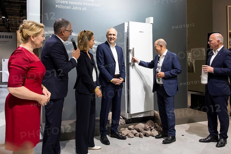 Franziska Giffey (Senator for Economics, Energy and Public Enterprises and Mayor of Berlin, SPD), Olaf Scholz (Chancellor of the Federal Republic of Germany, SPD) and Kai Wegner, Governing Mayor of Berlin (CDU) in front of a Liebherr refrigerator during a press tour of the IFA (Internationale Funkausstellung) exhibition at the exhibition grounds, Berlin, 06/09/2024