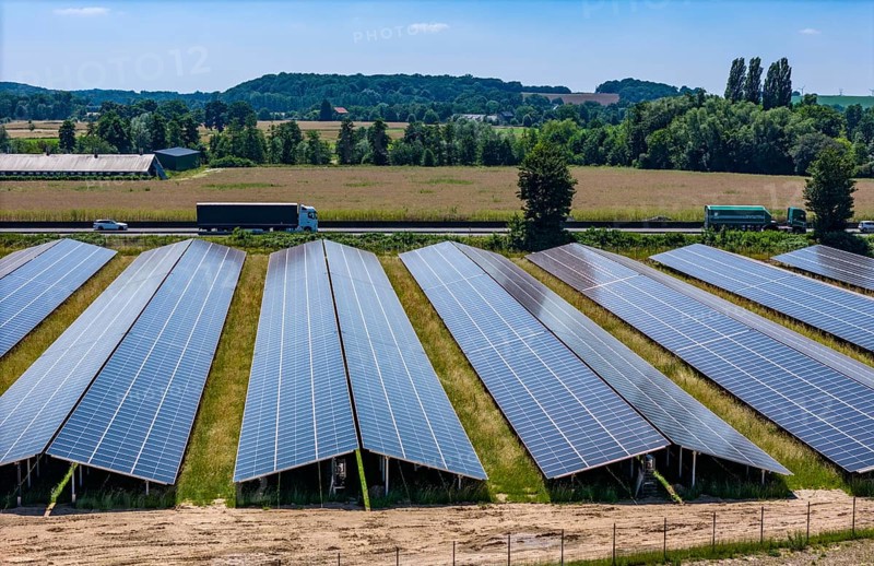 Solar park near Neukirchen-Vluyn, along the A40 motorway, over 10, 000 solar modules spread over 4.2 hectares, generating 6 million kilowatt hours per year, North Rhine-Westphalia, Germany, Europe