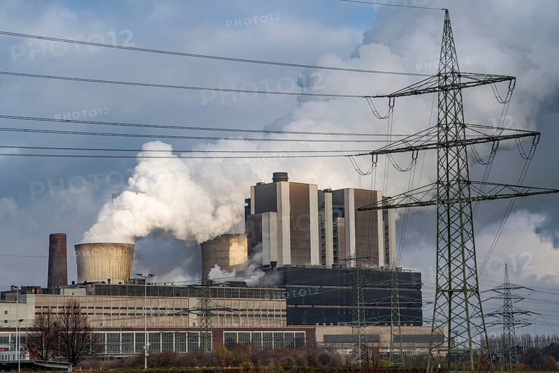 RWE Power AG's Weisweiler lignite-fired power plant in Eschweiler-Weisweiler, base load power plant, burns lignite from the Inden open-cast mine, North Rhine-Westphalia, Germany, Europe