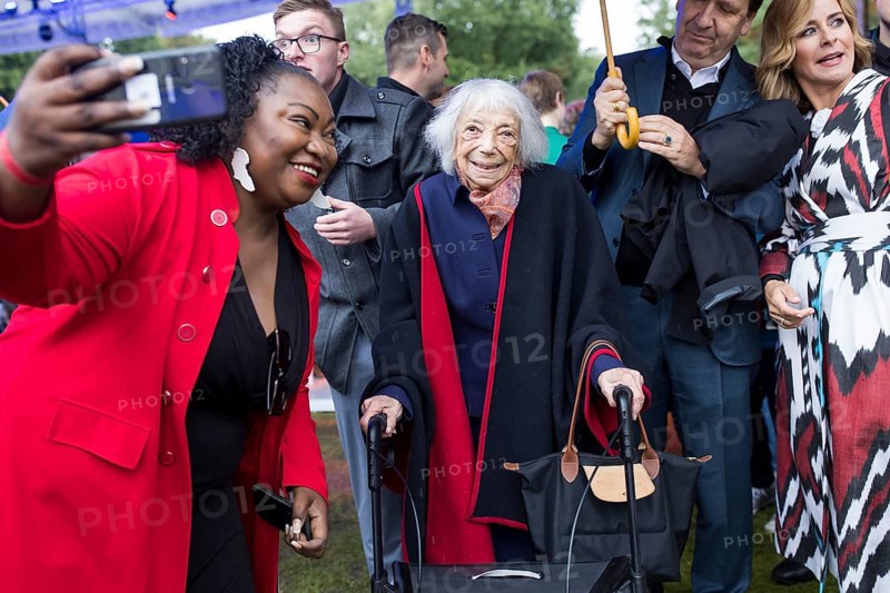 Margot Friedländer (Holocaust survivor) has her photo taken with visitors at the Federal President's Citizens' Festival in Bellevue Palace Gardens, Berlin, 13/09/2024