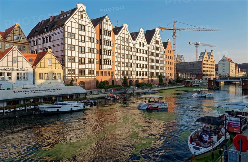 The harbour district on the Motlawa, Motlawa, in the city centre of Gdansk. Gdansk, Pomerania, Poland, Europe