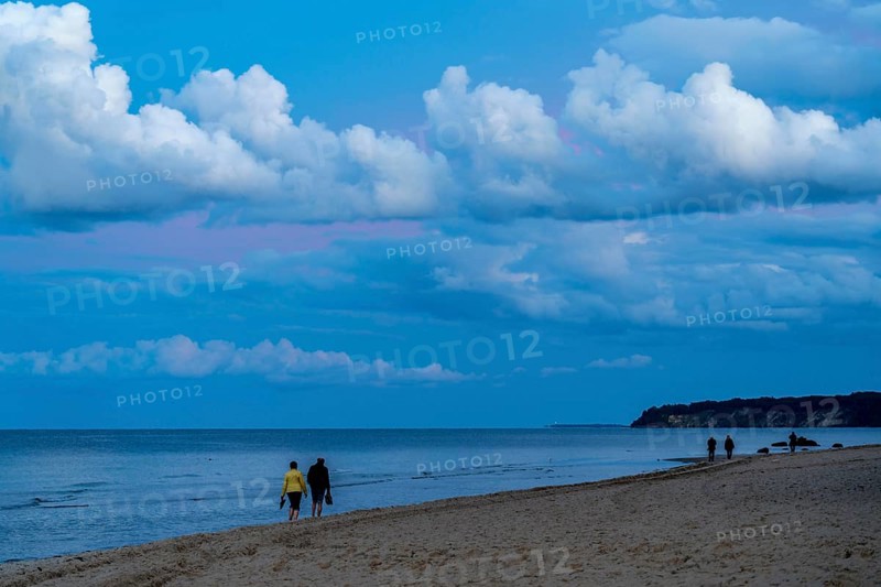 Beach in the evening, with thick storm clouds, near Sellin, walker, Island Rügen, Mecklenburg-Vorpommern, Germany, Europe