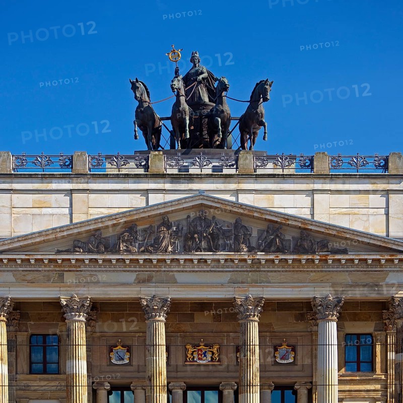Castle with the Brunswick Quadriga with Brunonia, designed by Carl Theodor Ottmer, Brunswick, Lower Saxony, Germany, Europe