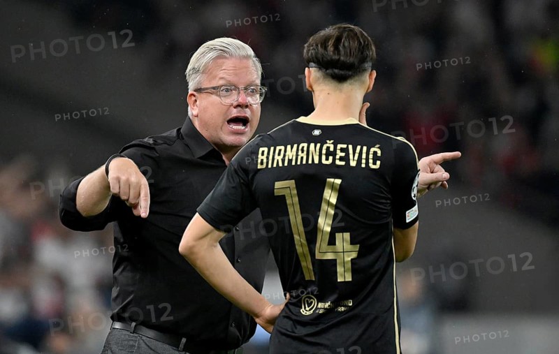 Coach Lars Friis AC Sparta Praha Prague on the sidelines in discussion with Veljko Birmancevic AC Sparta Praha Prague (14) Champions League, MHPArena, MHP Arena Stuttgart, Baden-Württemberg, Germany, Europe