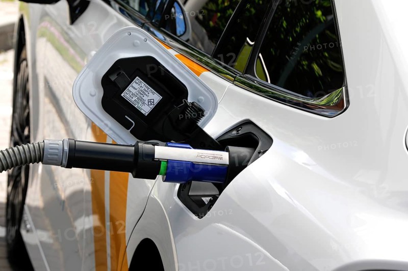 Refuelling a Toyota Mirai at a hydrogen filling station, Berlin, 17.05.2021