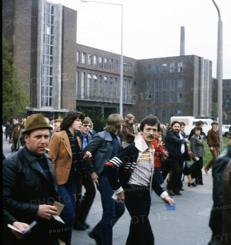 Eche DEU, Germany, Dortmund: Personalities from politics, business and culture from the years 1965-90 Wolfsburg, VW plant. Shift change... ca. 1980 DEU, Dortmund: Personalities from politics, business and culture from the years 1965-90, Europe