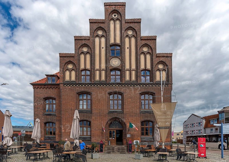 Former, historic customs house built around 1890, now a residential building and restaurant, Am Hafen, Wismar, Mecklenburg-Vorpommern, Germany, Europe