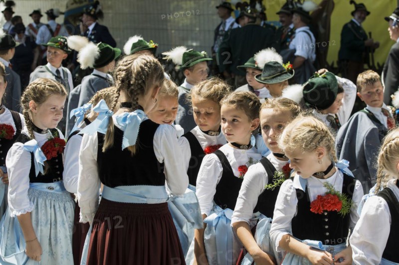 Traditional traditional costume parade, Garmisch-Partenkirchen, Werdenfelser Land, Upper Bavaria, Bavaria, Germany, Europe