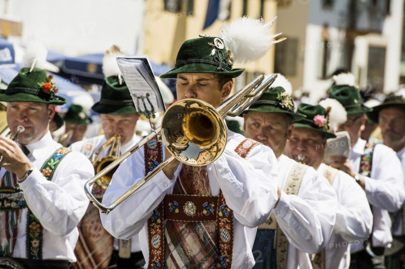 Traditional traditional costume parade, Garmisch-Partenkirchen, Werdenfelser Land, Upper Bavaria, Bavaria, Germany, Europe