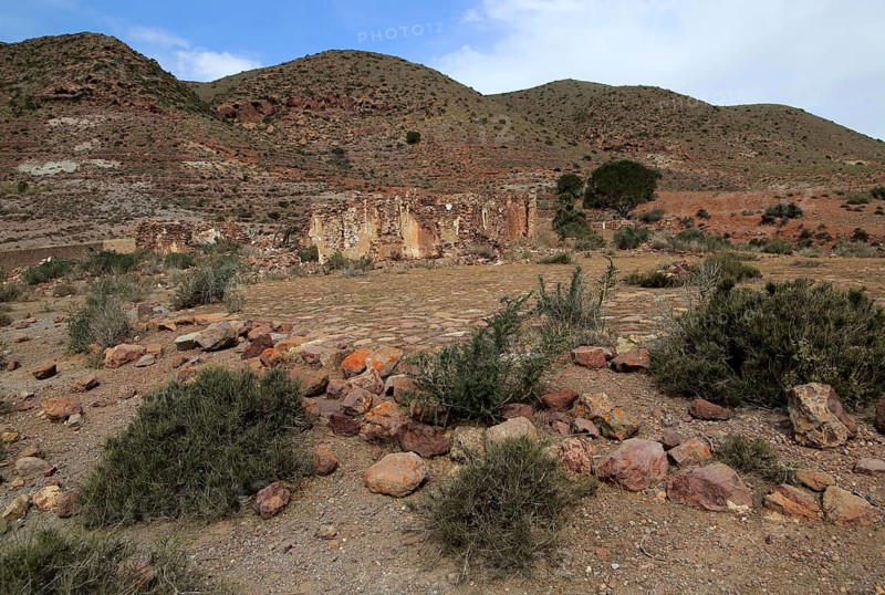 Abandoned farmhouse building near Presillas Bajas, Cabo de Gata national park, Almeria, Spain, Europe