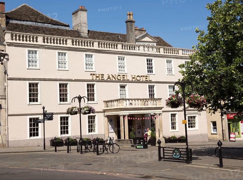 Early eighteenth century architecture, Angel Hotel in the town centre market place of Chippenham, Wiltshire, England, UK