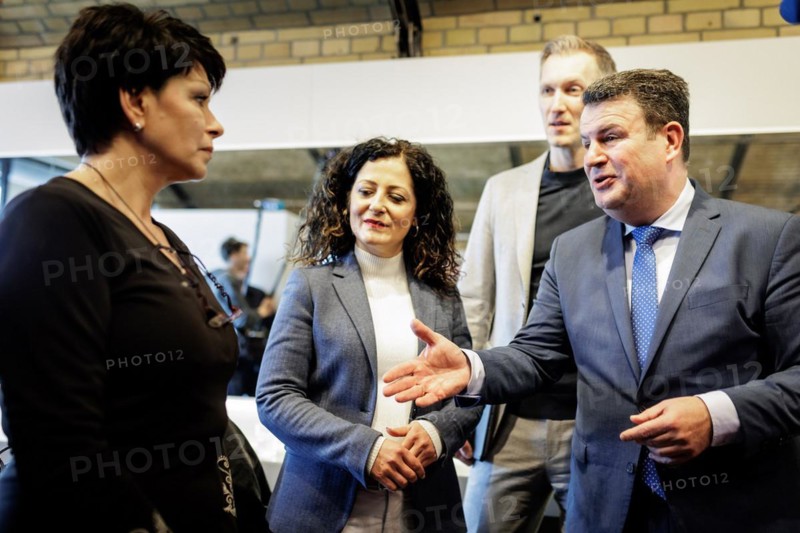 (L-R) Hubertus Heil (SPD), Federal Minister of Labour and Social Affairs, Daniel Terzenbach, Director of Regions at the Federal Employment Agency and Special Representative of the Federal Government, and Cansel Kiziltepe, Senator for Labour, Social Affairs, Equality, Integration, Diversity and Anti-Discrimination in Berlin, in conversation with Valentyna Vysotska, hairdresser from Ukraine, at the Coiffeur Civan hairdressing salon in Berlin, 22.04.2024