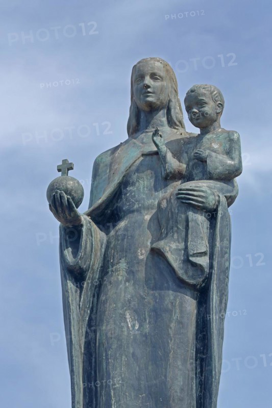 Marienbrunnen with Madonna figure with baby Jesus and orb built in 1954, sculpture, detail, cut-out, Großer Markt, Saarlouis, Saarland, Germany, Europe