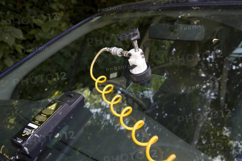 Windscreen chip repair