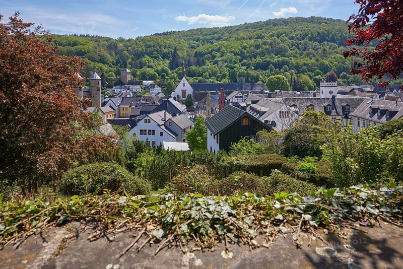 Historic town wall with ivy and town centre of Bad Münstereifel, Eifel, Euskirchen district, North Rhine-Westphalia, Germany, Europe