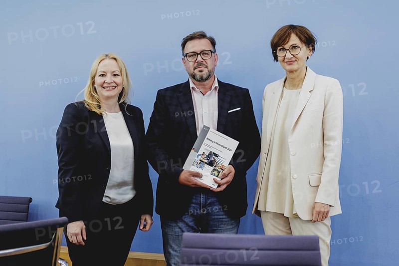 (L-R) Christine Streichert-Clivot, Minister of Education and Culture of the Saarland, Kai Maaz, spokesperson for the authors' group of the Leibniz Institute for Research and Information in Education, and Bettina Stark-Watzinger (FDP), Federal Minister of Education and Research, at a press conference on the publication of the 'Education in Germany 2024' report in Berlin, 17 June 2024