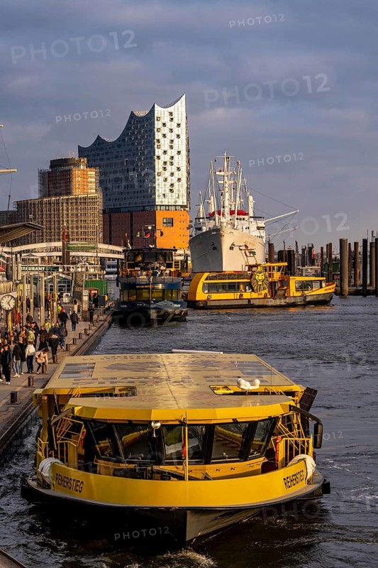 Port of Hamburg, St. Pauli Landungsbrücken, HADAG harbour ferries, Elbe Philharmonic Hall, Hamburg. Germany