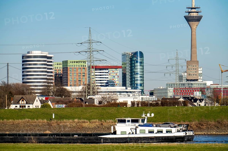 The skyline of Düsseldorf, with the skyscrapers in the Media Harbour, Rhine Tower, in front residential buildings on the Rhine in the Hamm district, Düsseldorf, North Rhine-Westphalia, Germany, Europe