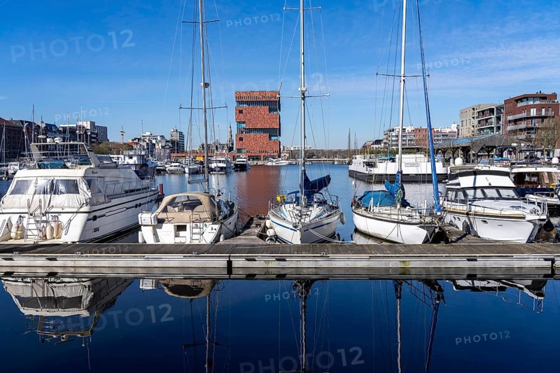 The MAS, Museum aan de Stroom, Museum am Strom, Willemdok, Jachthaven Antwerpen harbour basin, old harbour district, Het Eilandje of Antwerp, formerly disreputable, dingy district, now modern, hip district, with lots of culture, living space, leisure, gastronomy, trendy district, Flanders, Belgium, Europe