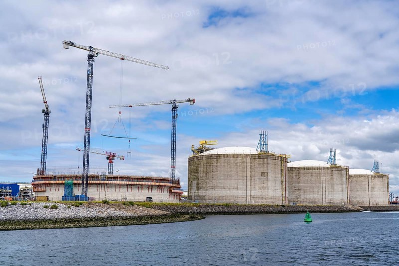 Construction of a 180, 000 cubic metre LNG storage tank, it will be the fourth tank of the Gate Terminal, LNG import terminal tanks for liquefied natural gas, owned by Vopak and Gasunie, the tanks supply the Netherlands and other European countries with gas, in the seaport of Rotterdam, Maasvlakte, Rotterdam Netherlands