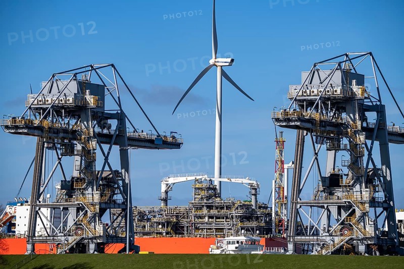 EemsEnergyTerminal, floating LNG terminal in the seaport of Eemshaven, tankers bring liquefied natural gas to the two production ships, Eemshaven LNG and Golar Igloo, which thaw the liquefied gas and feed it into the normal natural gas grid, in operation since September 2022, harbour cranes, Netherlands