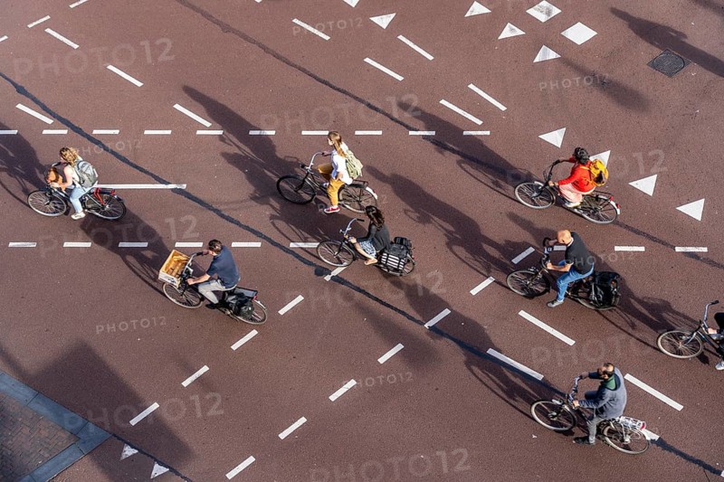 Crossing at Lange Viestraat, markings for cars and bicycles, green phase only for cyclists to be able to turn safely in all directions, Utrecht Netherlands