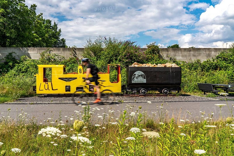 The König-Ludwig-Trasse in Recklinghausen, cycle and footpath on a former railway line between Castrop-Rauxel and Recklinghausen, which connected the König Ludwig I/II and IV/V collieries with the coal loading port on the Rhine-Herne Canal in Pöppinghausen