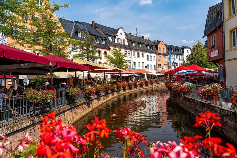 The town of Saarburg, on the Saar, at the market, gastronomy on the Leuk stream, flows into the Saar, gastronomy Rhineland-Palatinate, Germany, Europe