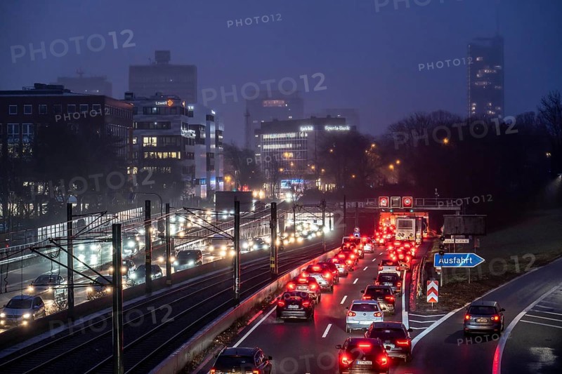Traffic jam on the A40 motorway, Ruhrschnellweg, in Essen, in front of the Ruhrschnellweg tunnel, North Rhine-Westphalia, Germany, Europe