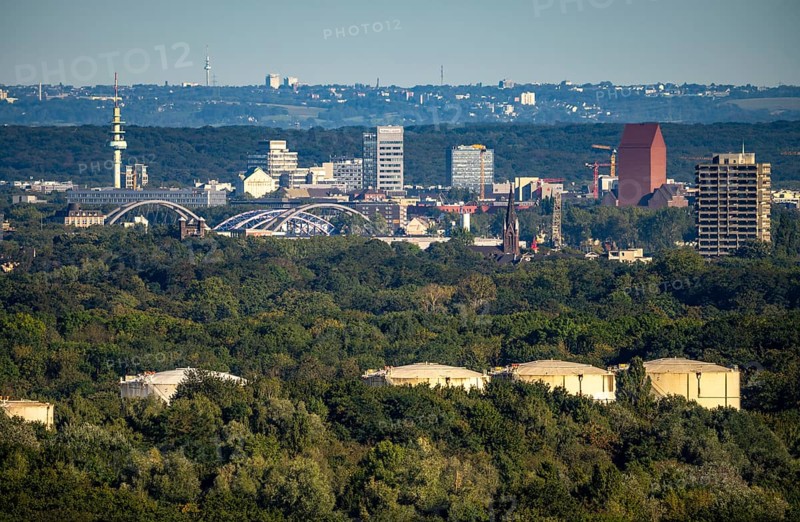 View over the city centre of Duisburg, from northwest, VARO Energy Tankstorage, skyline of the city centre, lots of green forest areas, North Rhine-Westphalia, Germany, Europe