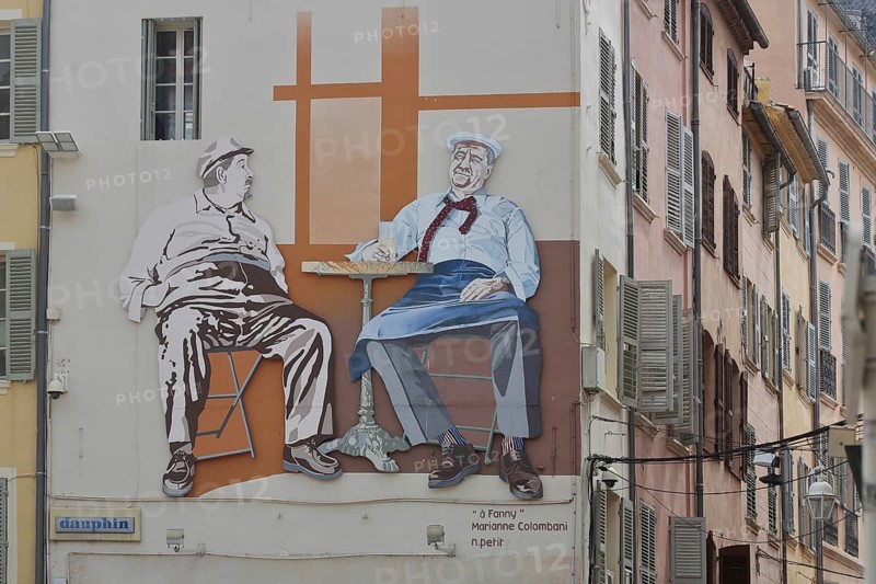 Mural by Marianne Colombani with homage to Jules Muraire alias Raimu Paul Dullac, escartefigue, cowards, french, conversation, communication, talk, two, men, sitting, chairs, table, cliché, streetart, shutters, Rue Racine, Toulon, Var, Provence, France, Europe