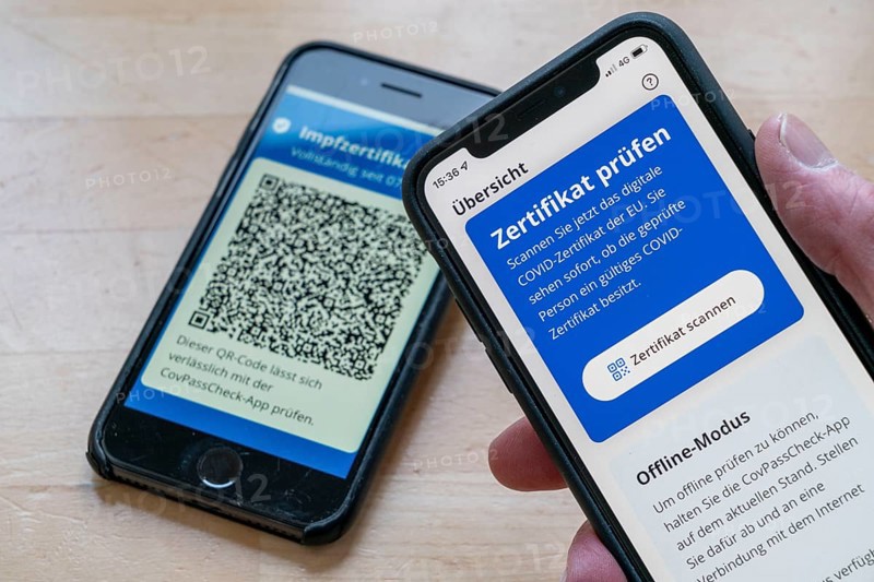 CovPassCheck app, for checking the digital vaccination certificate, on a smartphone, vaccinations against the corona virus, Covid-19, proof of vaccinations, digital vaccination certificate, on a mobile phone