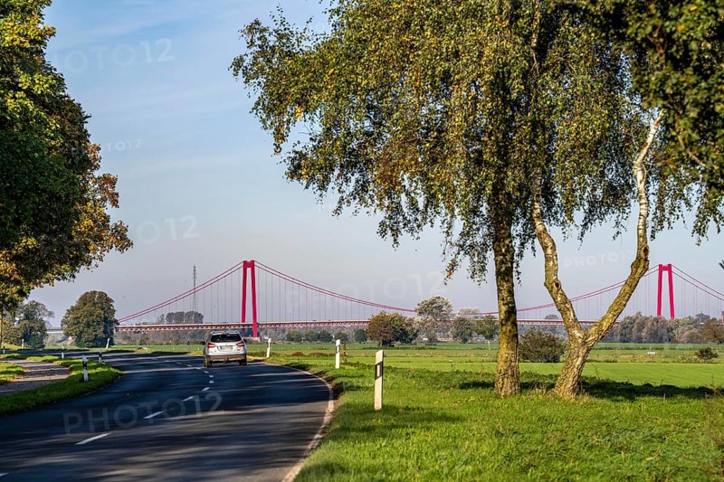 Rhine bridge Emmerich, on the Lower Rhine, left bank of the Rhine, landscape, dyke foreland near Grieth, North Rhine-Westphalia, Germany, Europe