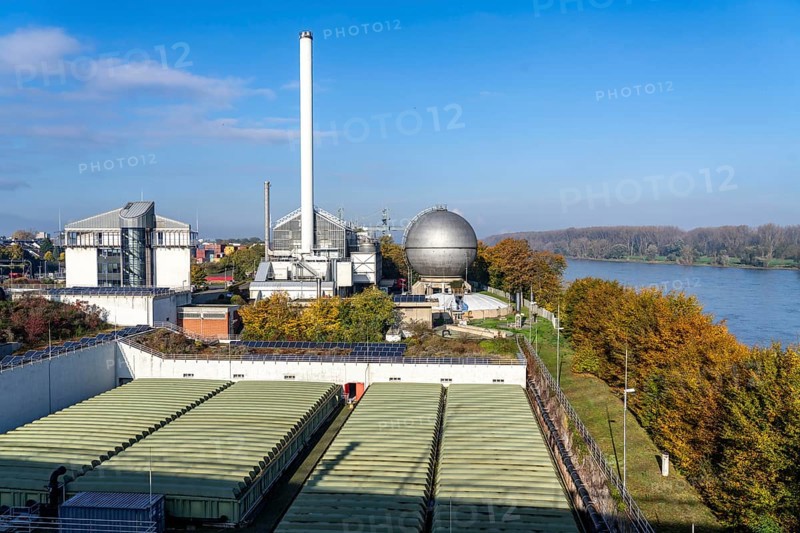 Municipal sewage treatment plant on Salierweg in the north of Bonn, directly on the Rhine, treats the wastewater from over 20 districts of Bonn, with sewage sludge incineration plant, North Rhine-Westphalia, Germany, Europe