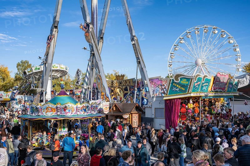 Crowd of people on fairground, amusement park, amusement ride, Ferris wheel, showmen, on the traditional Schätzelemarkt in Tengen, Hegau, district of Constance, Baden-Württemberg, Germany, Europe