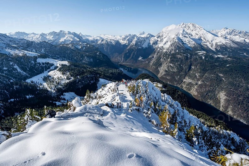 Snow-covered summit of the Jenner with viewing platform in autumn, view of Königssee and Watzmann, Berchtesgaden National Park, Berchtesgaden Alps, Schönau am Königssee, Berchtesgadener Land, Bavaria, Germany, Europe