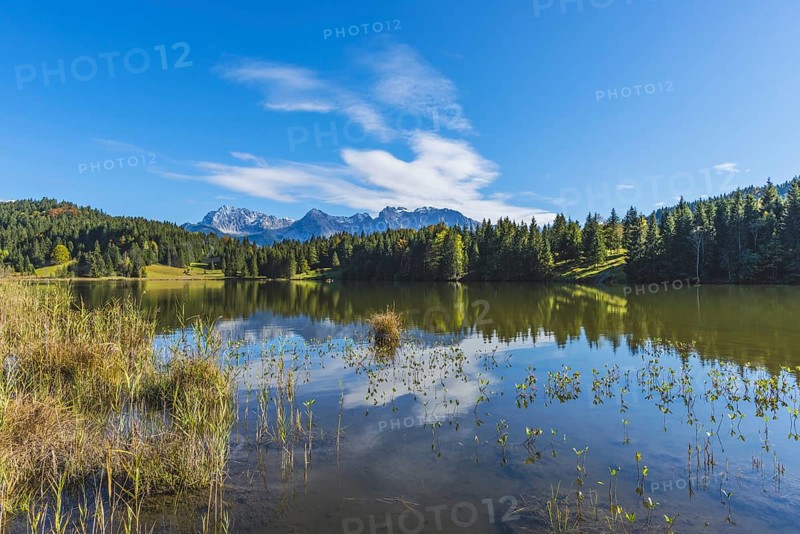 Geroldsee, behind it the Karwendel mountains, Werdenfelser Land, Upper Bavaria, Bavaria, Germany, Europe
