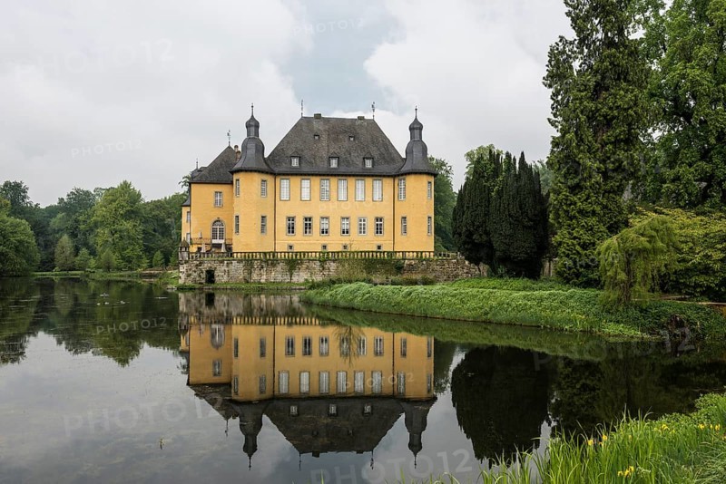 Moated castle, Schloss Dyck, Jüchen, Lower Rhine, North Rhine-Westphalia, Germany, Europe