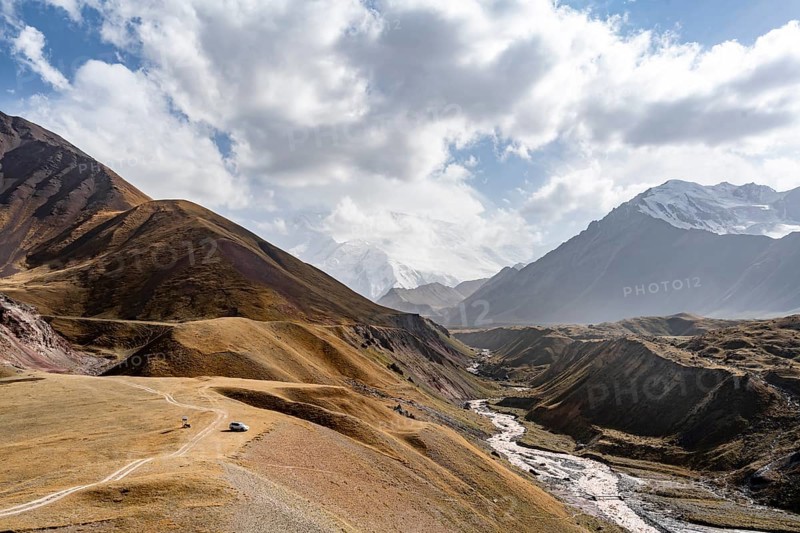 Achik Tash river, Achik Tash valley, behind glaciated and snow-covered mountain peak Pik Lenin, Trans Alay Mountains, Pamir Mountains, Osh Province, Kyrgyzstan, Asia