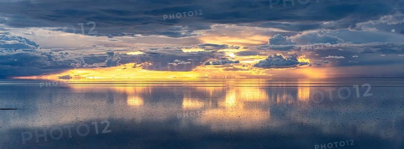 Sunset over the Salar de Uyuni, Salar de Uyuni, Uyuni, Bolivia, South America