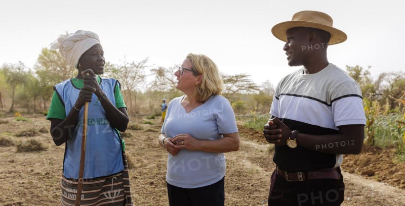From right: Abdoul Razal Belemgnegre, head of the training centre, Svenja Schulze (SPD), Federal Minister for Economic Cooperation and Development and a female builder at the agroecological training centre Centre Beo-Noree in Beo-Noree, 04.03.2024.Photographed on behalf of the Federal Ministry for Economic Cooperation and Development